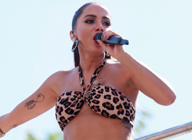 Anitta cantou no Bloco das Poderosas, neste sábado (9)